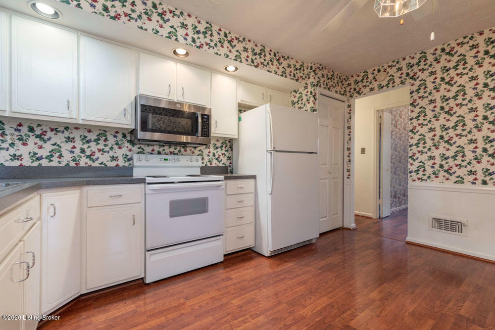 9206 Collingwood Road Jeffersontown, KY 40299 - Photo 15 of 54 Eat in Kitchen