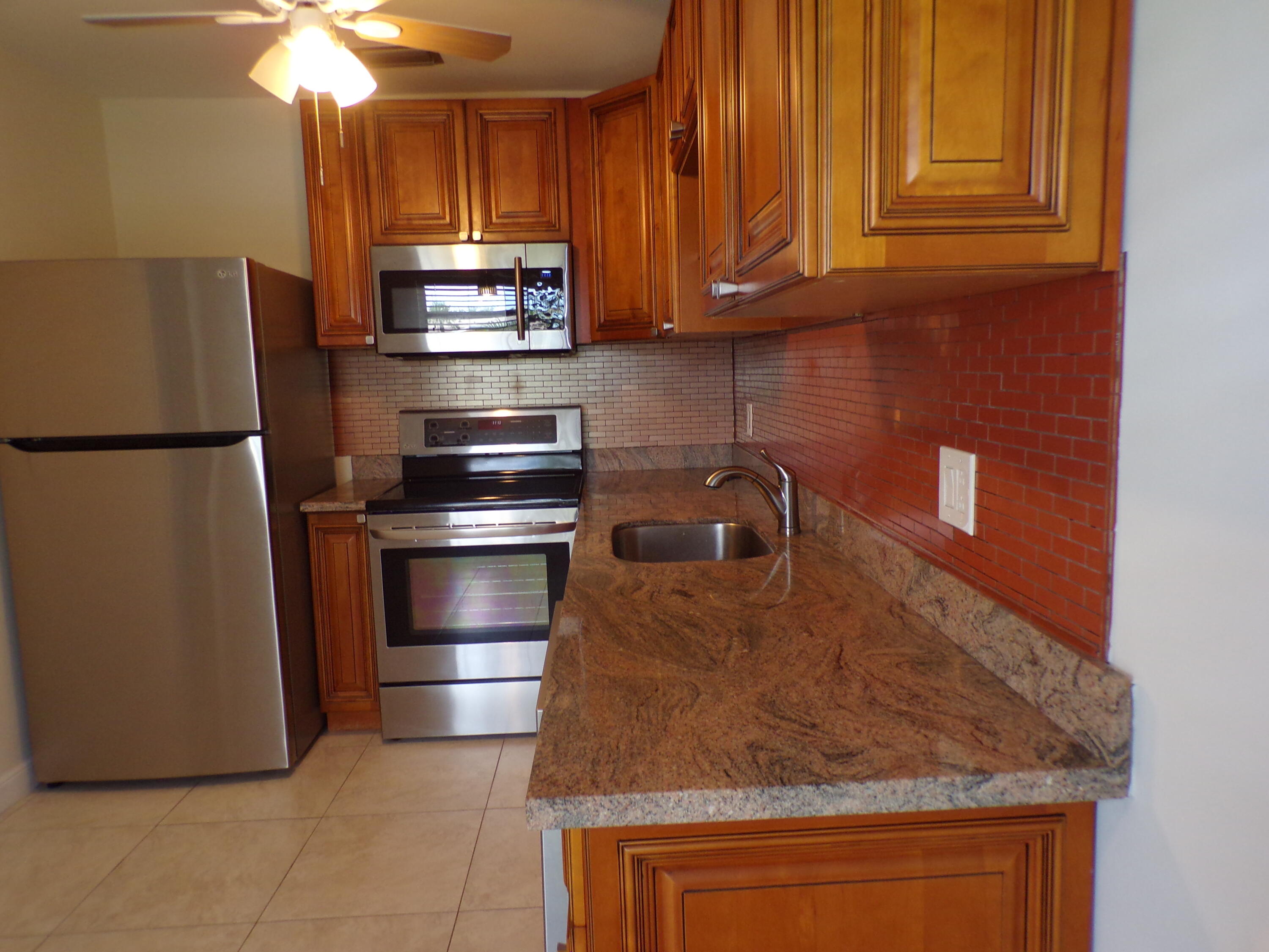 20952 Covington Drive Boca Raton, FL 33433 - Photo 6 of 36 137_1949
