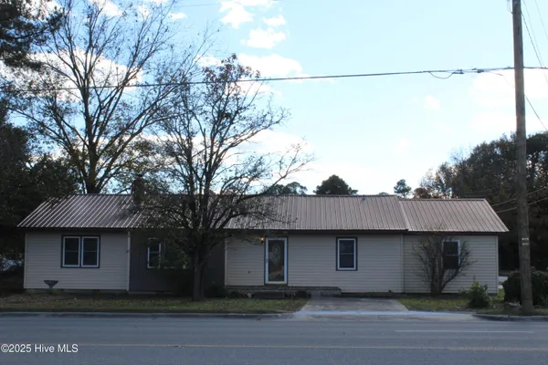 $229,900 | 513 West Main Street, Beulaville, NC 28518
