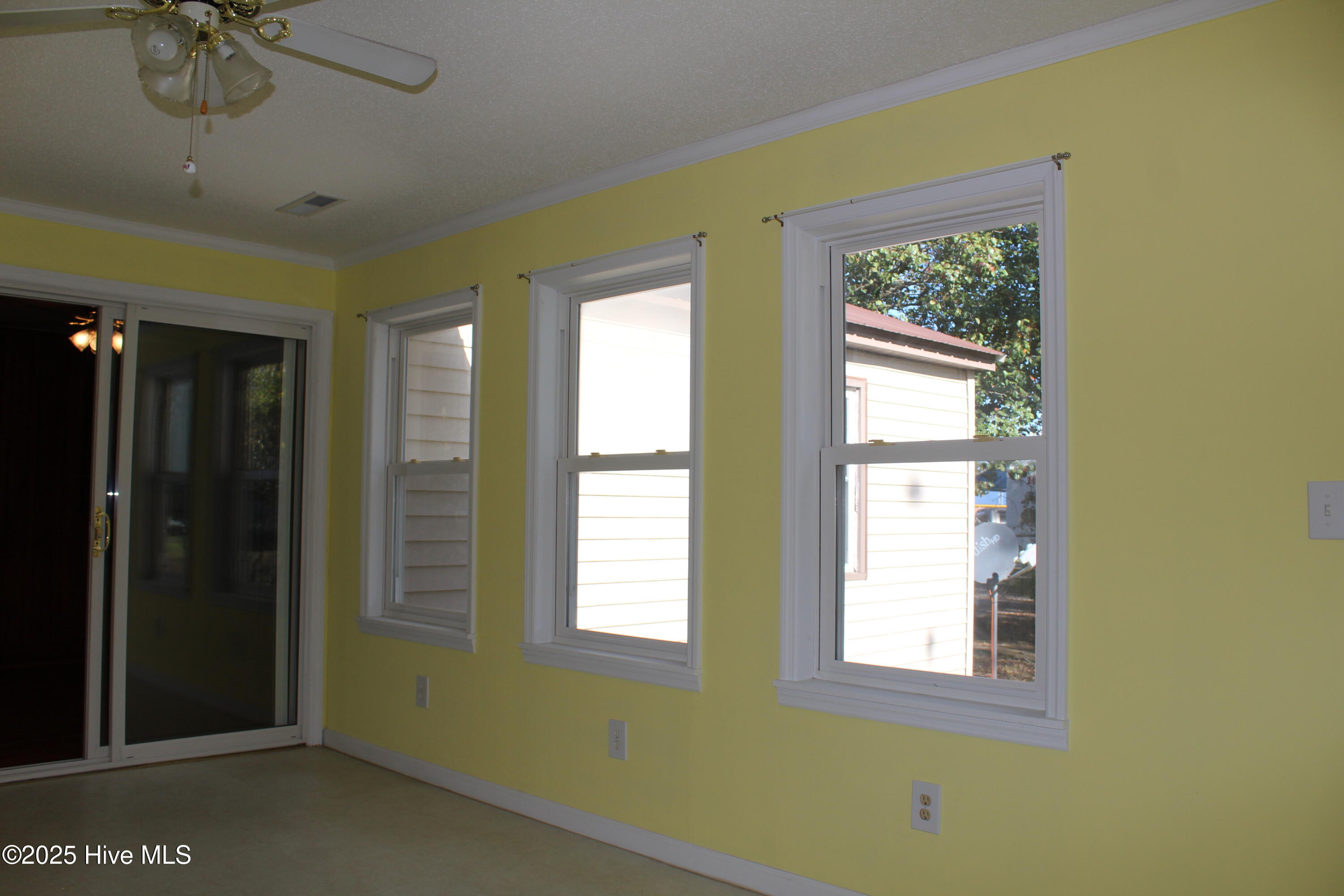 513 West Main Street Beulaville, NC 28518 - Photo 15 of 34 IMG_5197