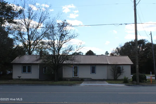$229,900 | 513 West Main Street, Beulaville, NC 28518