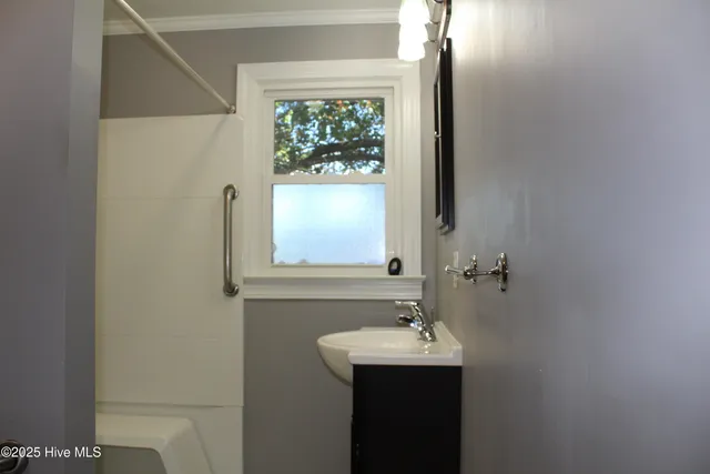 $249,900 | 513 West Main Street, Beulaville, NC 28518