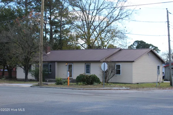 $229,900 | 513 West Main Street, Beulaville, NC 28518
