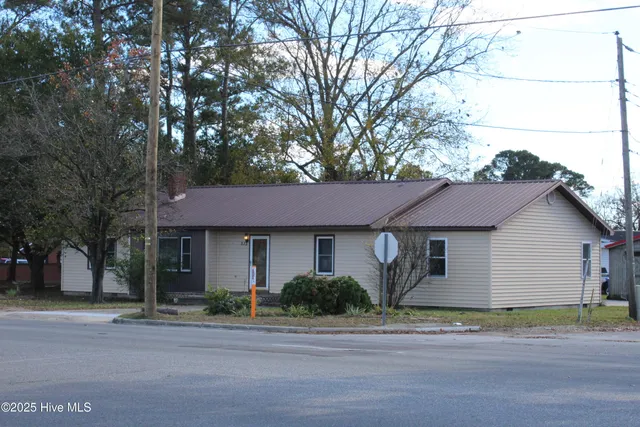 $249,900 | 513 West Main Street, Beulaville, NC 28518