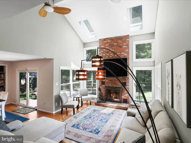 $975,000 | 13505 Clear Lake Court, Herndon, VA 20171