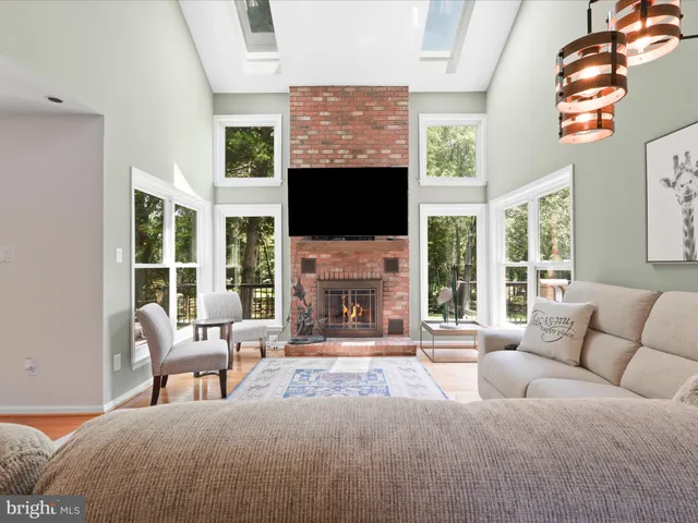 $975,000 | 13505 Clear Lake Court, Herndon, VA 20171