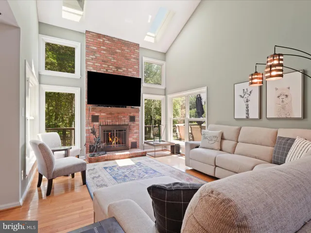 $975,000 | 13505 Clear Lake Court, Herndon, VA 20171