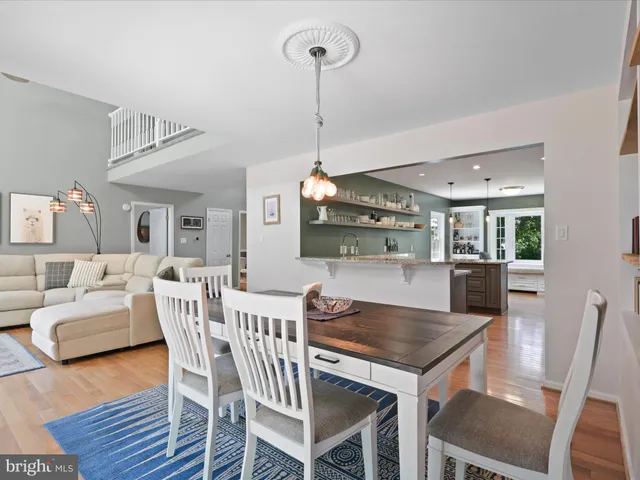 $975,000 | 13505 Clear Lake Court, Herndon, VA 20171