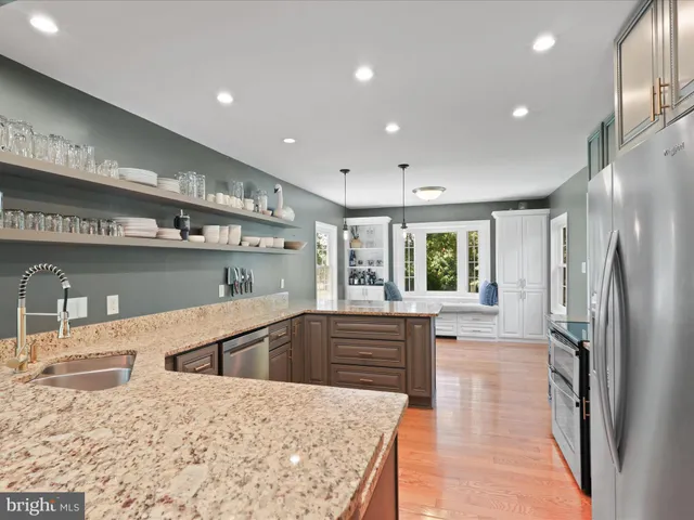 $975,000 | 13505 Clear Lake Court, Herndon, VA 20171