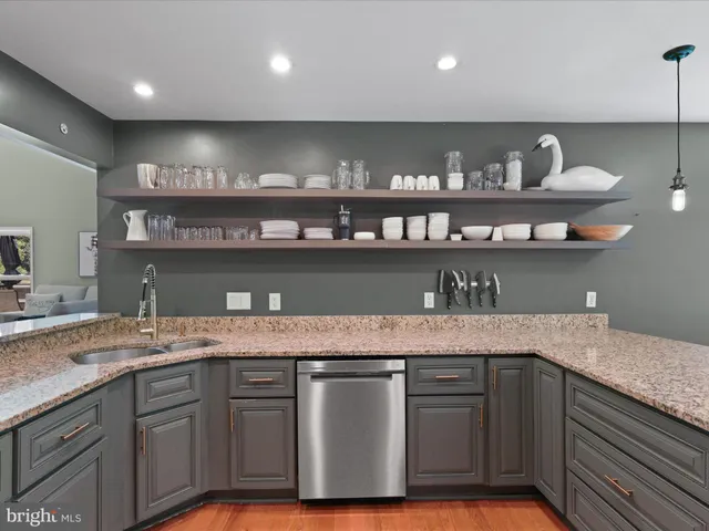 $975,000 | 13505 Clear Lake Court, Herndon, VA 20171