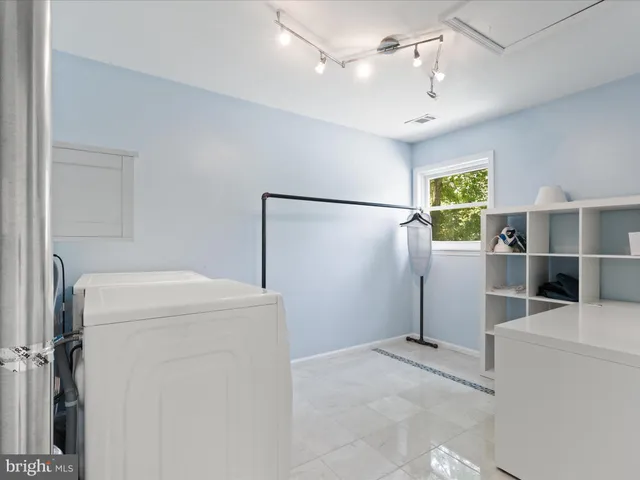 $975,000 | 13505 Clear Lake Court, Herndon, VA 20171