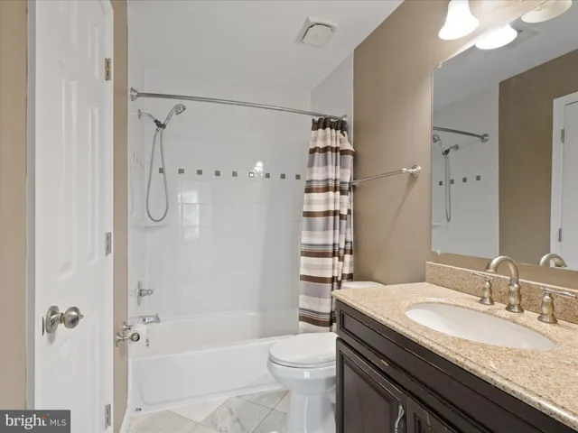 $975,000 | 13505 Clear Lake Court, Herndon, VA 20171