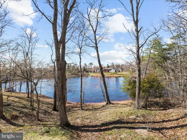 $975,000 | 13505 Clear Lake Court, Herndon, VA 20171