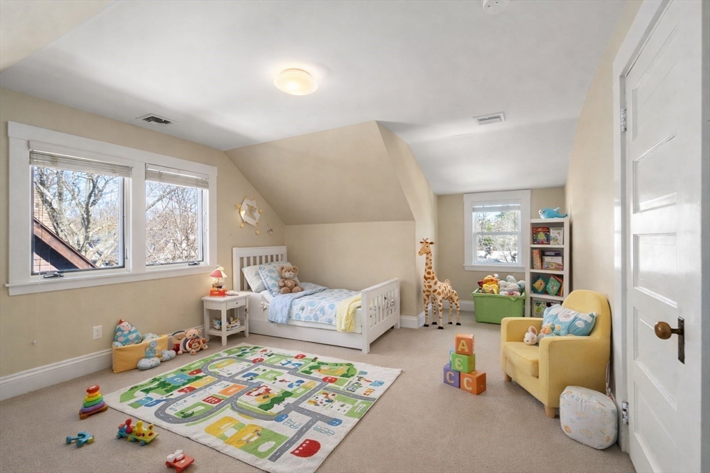 189 Clinton Road Brookline, MA 02445 - Photo 20 of 28