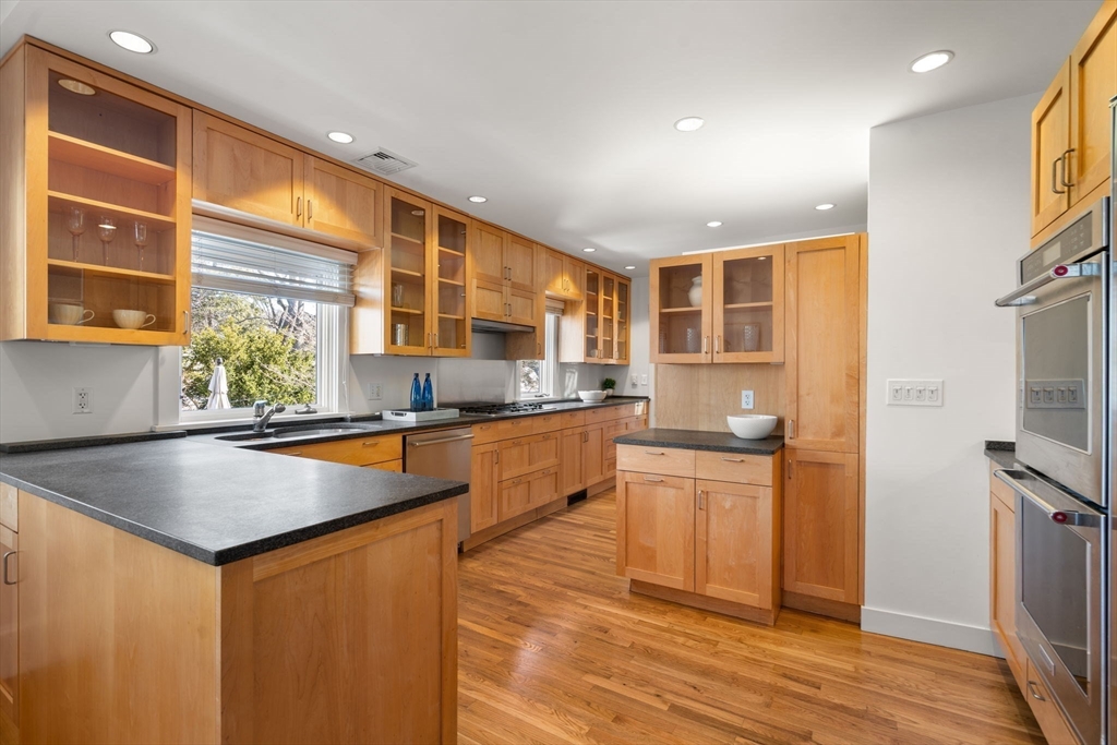 189 Clinton Road Brookline, MA 02445 - Photo 8 of 28