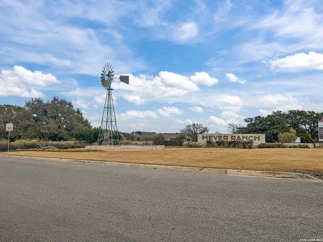 a view of a tennis court