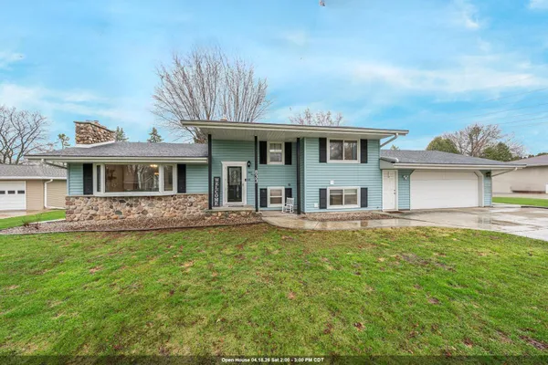 $339,900 | 833 Butte Street, Neenah, WI 54956
