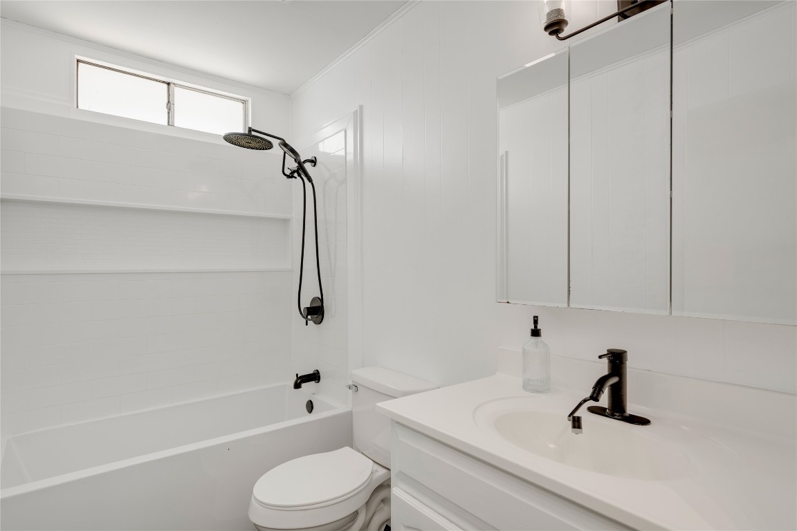 4948 Crossover Road San Marcos, TX 78666 - Photo 10 of 16 a bathroom with a sink a toilet and a bathtub