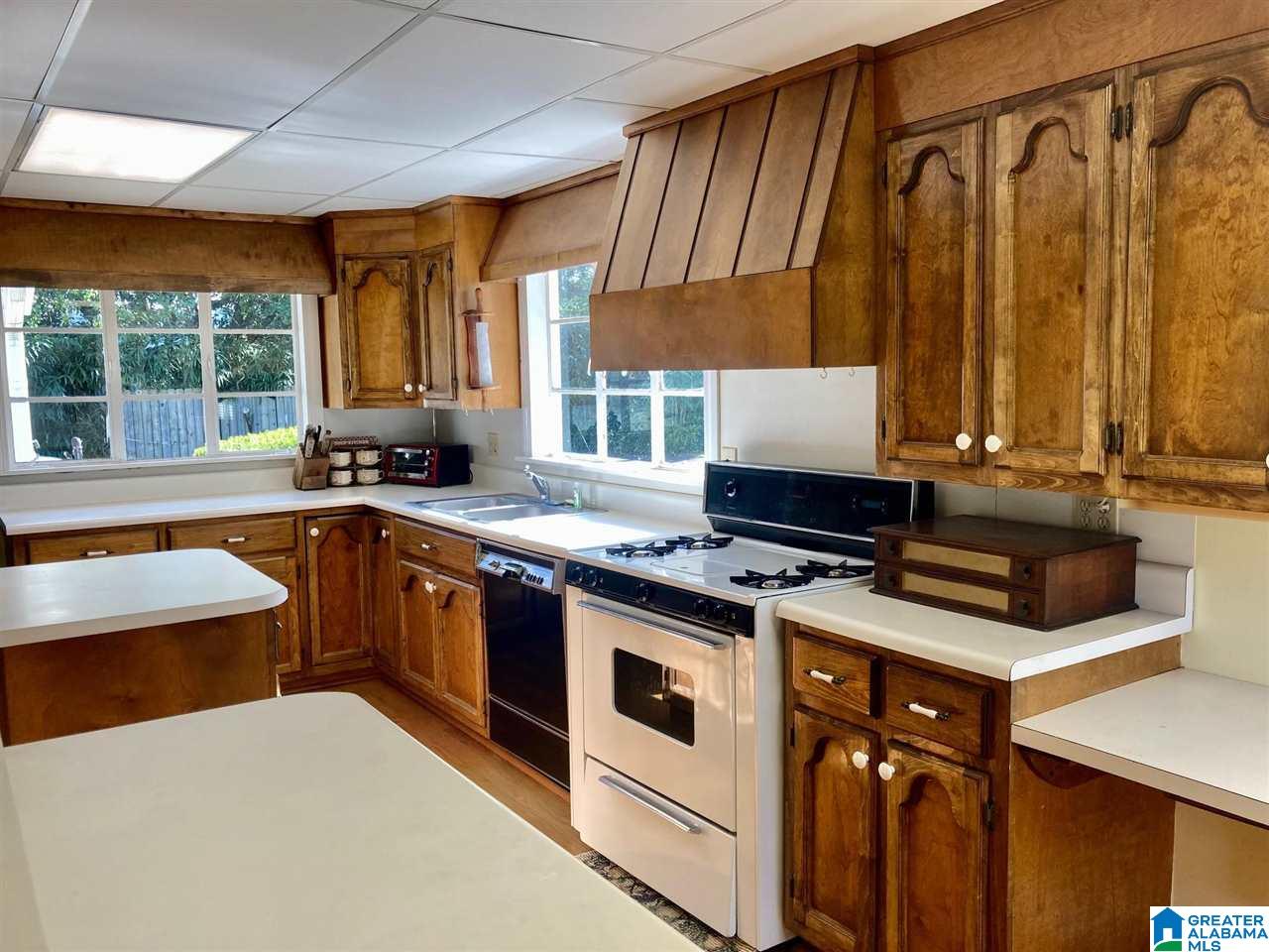 1611 Ridge Road Birmingham, AL 35209 - Photo 11 of 28
