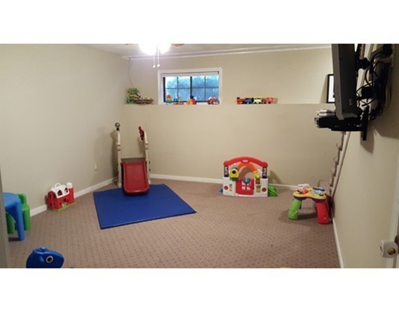 20 Bennett Street, Unit B Wakefield, MA 01880 - Photo 14 of 15