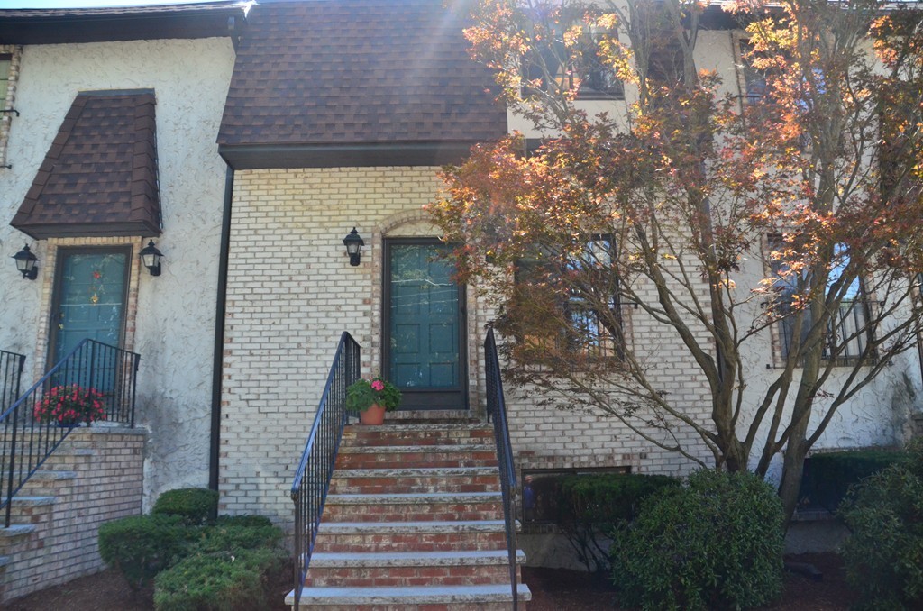 20 Bennett Street, Unit B Wakefield, MA 01880 - Photo 2 of 15