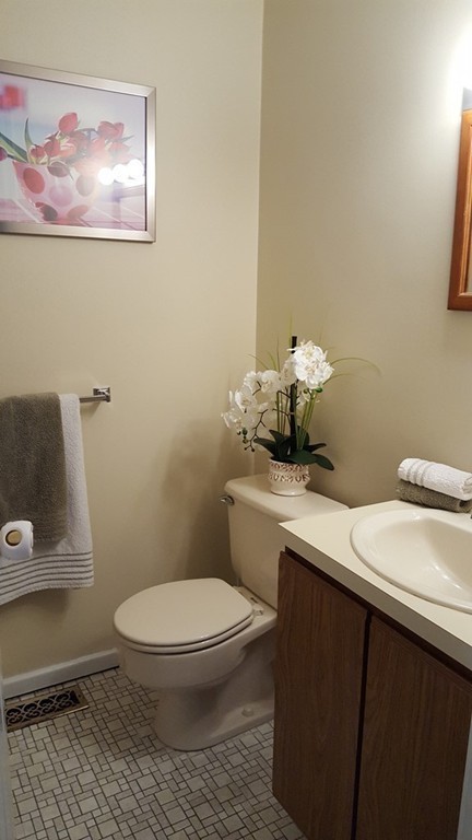 20 Bennett Street, Unit B Wakefield, MA 01880 - Photo 5 of 15