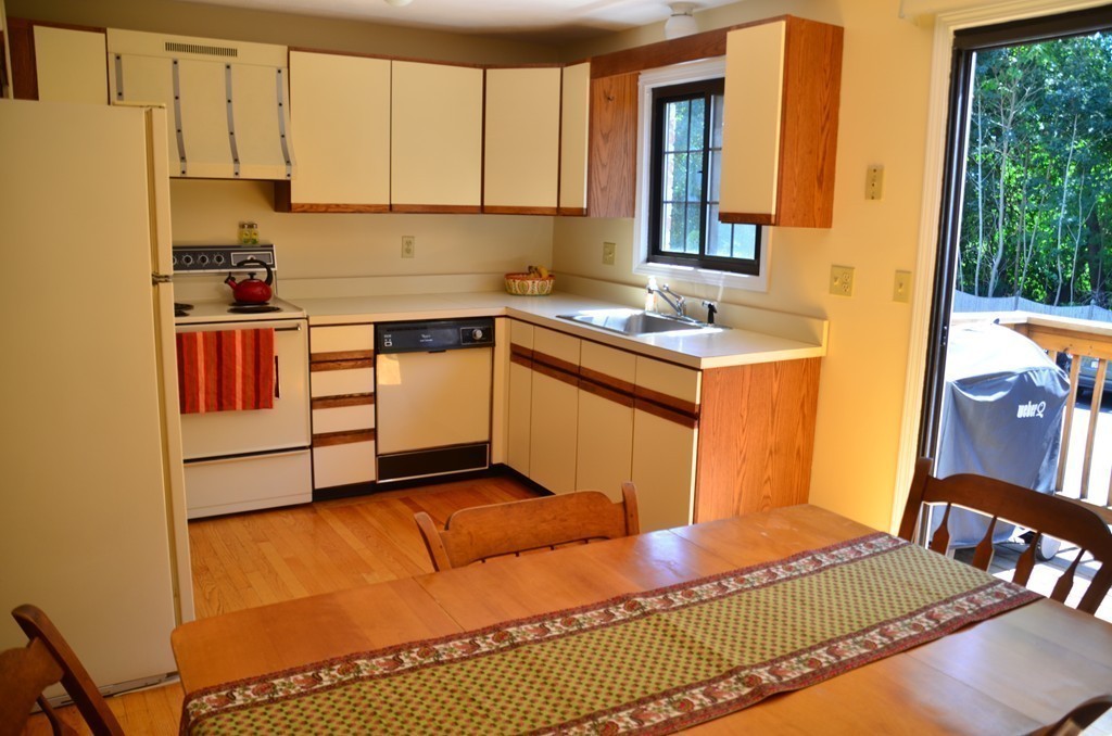 20 Bennett Street, Unit B Wakefield, MA 01880 - Photo 6 of 15