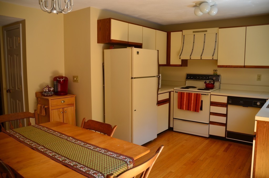 20 Bennett Street, Unit B Wakefield, MA 01880 - Photo 7 of 15