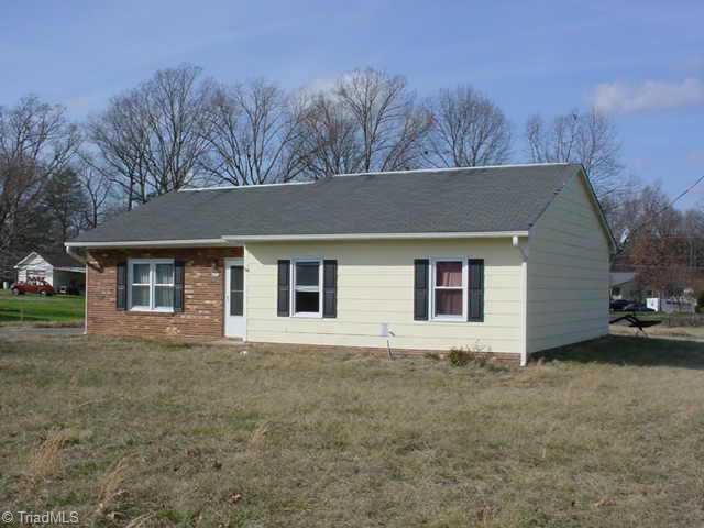 3245 Gumtree Road Winston-Salem, NC 27107 - Photo 1 of 2 Exterior Front.