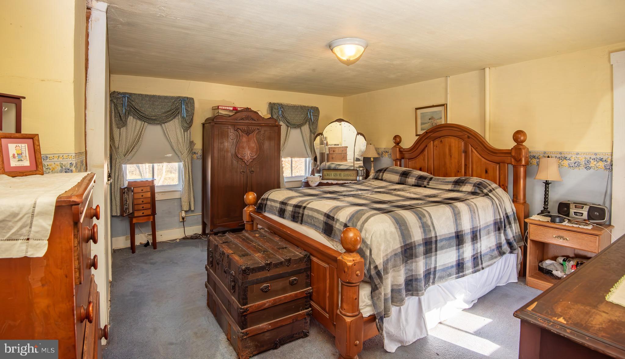 14735 Montresor Road Leesburg, VA 20176 - Photo 3 of 46 a bedroom with a bed and dresser