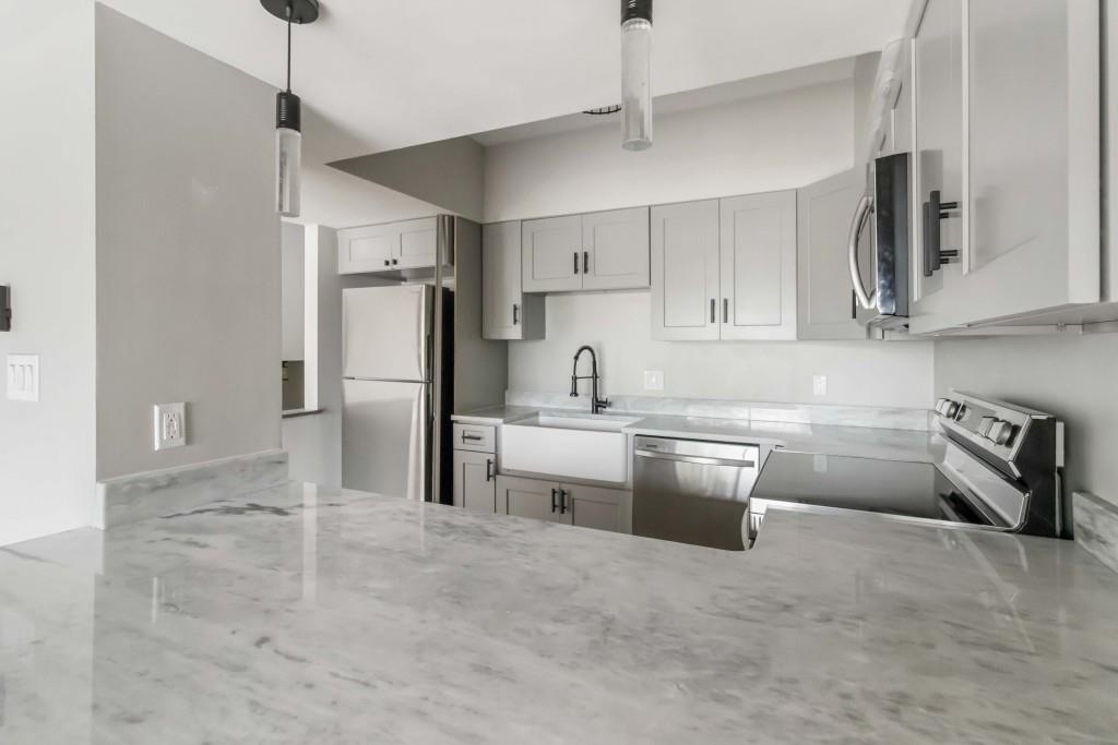266 Clearview Court, Unit 266 Villa Rica, GA 30180 - Photo 10 of 32 a kitchen with kitchen island a stove a sink and a refrigerator