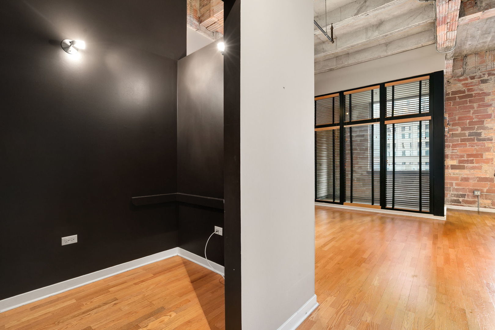 20 North State Street, Unit 611 Chicago, IL 60602 - Photo 15 of 17 a view of an empty room