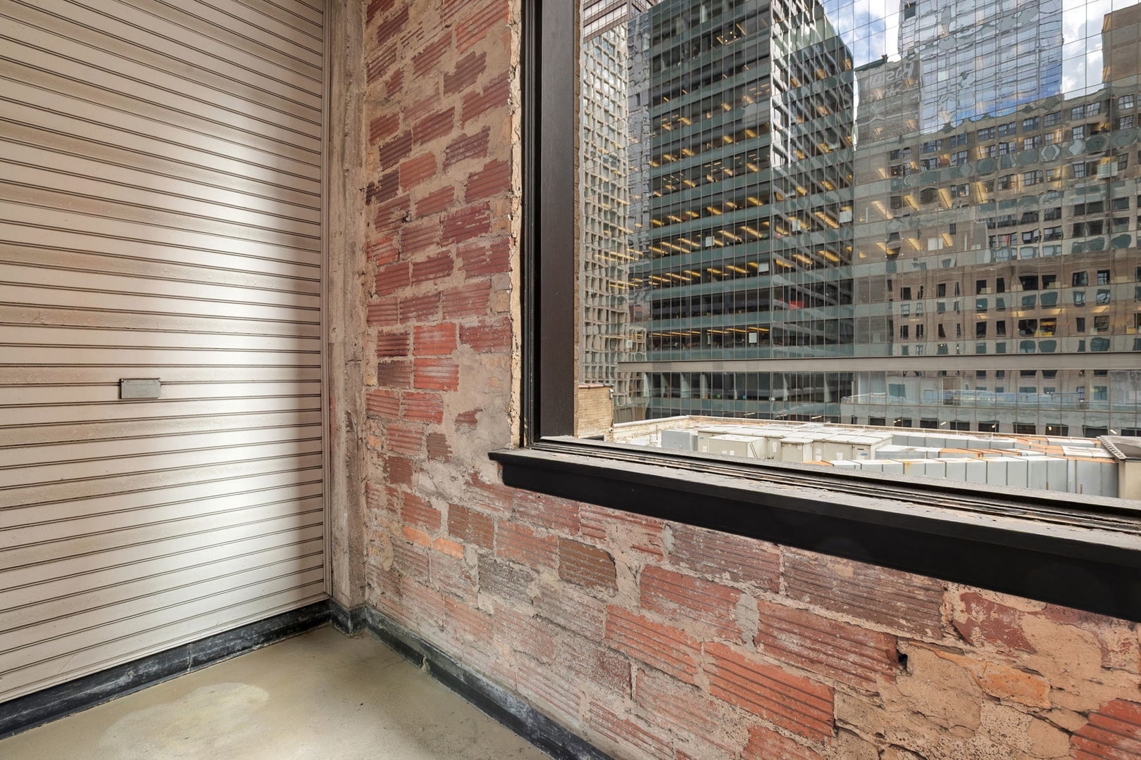 20 North State Street, Unit 611 Chicago, IL 60602 - Photo 5 of 17 a view of wooden floor and a window
