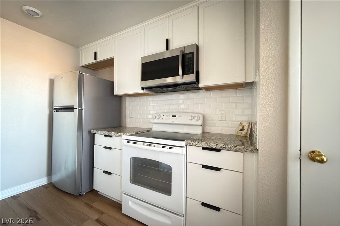 8101 West Flamingo Road, Unit 2131 Las Vegas, NV 89147 - Photo 3 of 13 A well-appointed kitchen showcasing contemporary cabinetry, granite counters, and modern appliances.