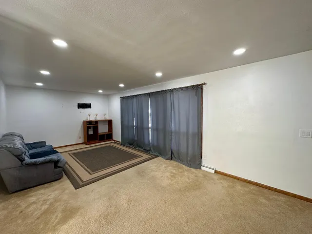 $260,000 | 210 East Oakland Avenue, Luverne, MN 56156