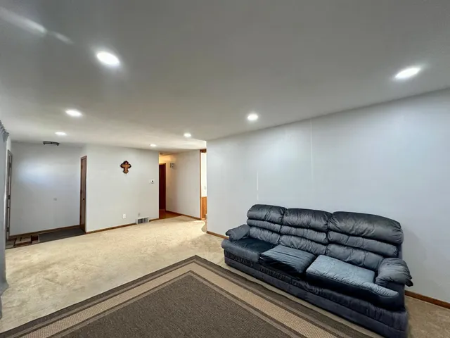 $260,000 | 210 East Oakland Avenue, Luverne, MN 56156