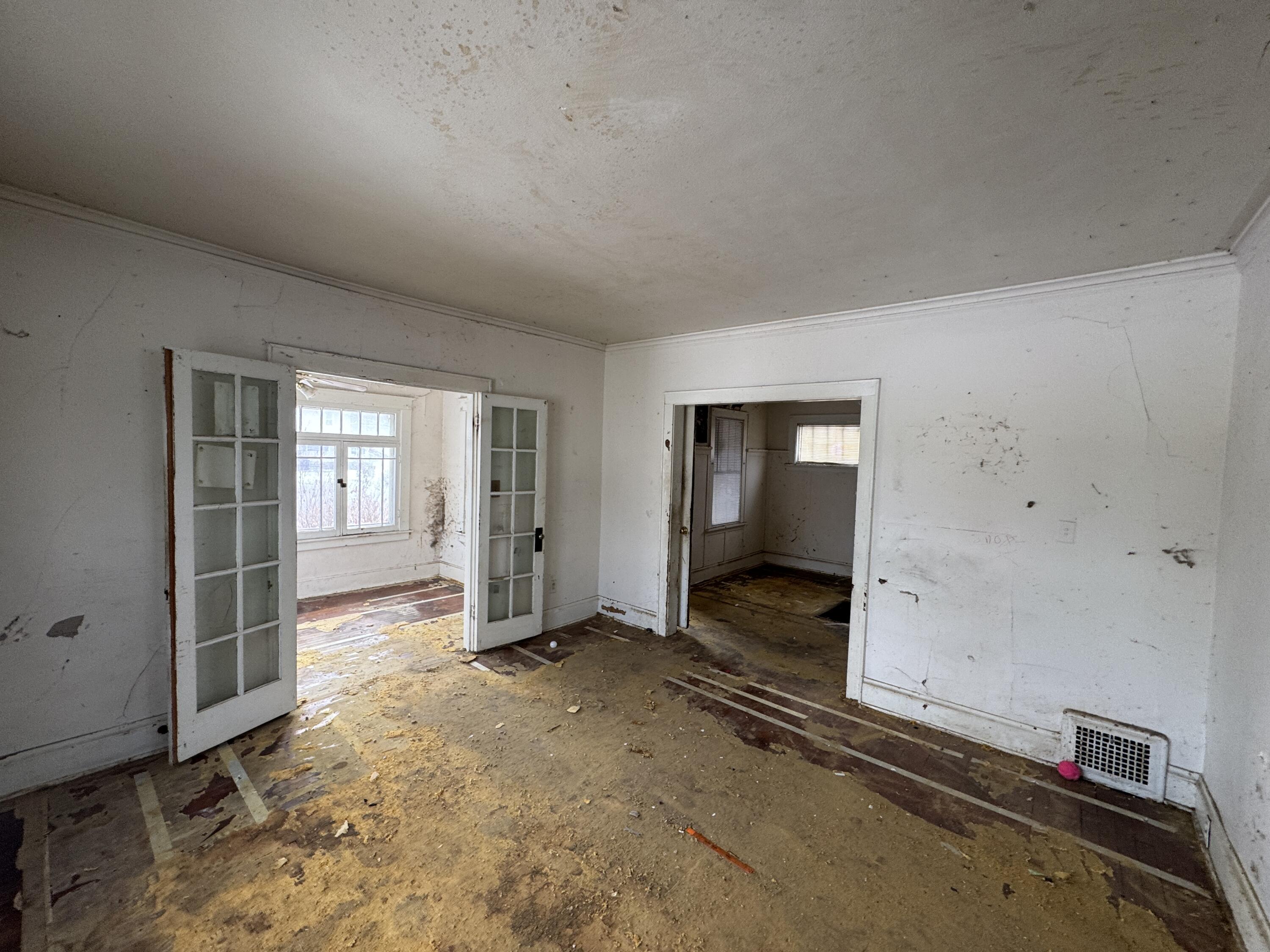 3210 Roosevelt Road Kenosha, WI 53142 - Photo 4 of 13 3210 Roosevelt living rm angle 2