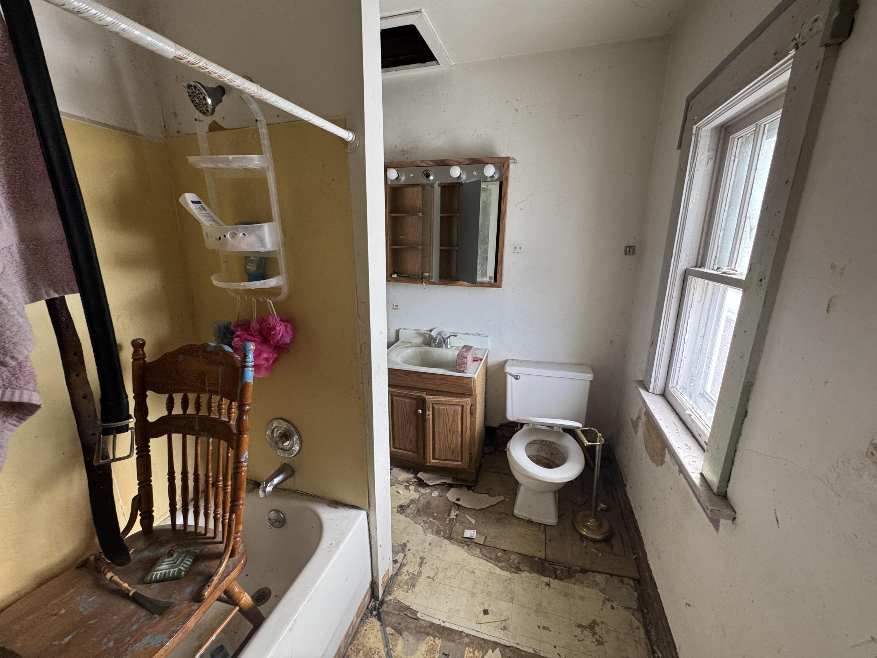 3210 Roosevelt Road Kenosha, WI 53142 - Photo 10 of 13 3210 Roosevelt bath