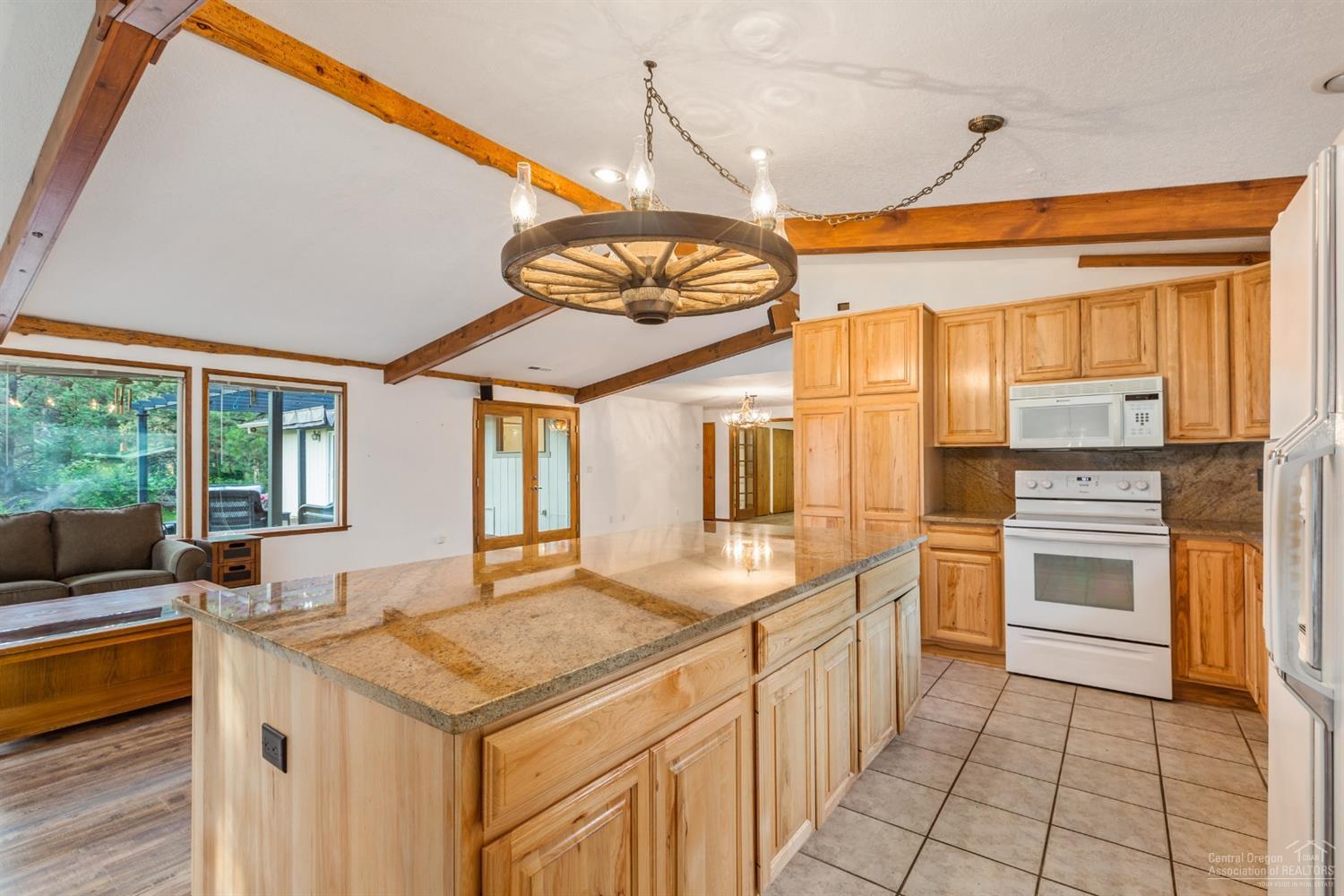 20372 Strawline Road Bend, OR 97702 - Photo 7 of 23 Additional Photo