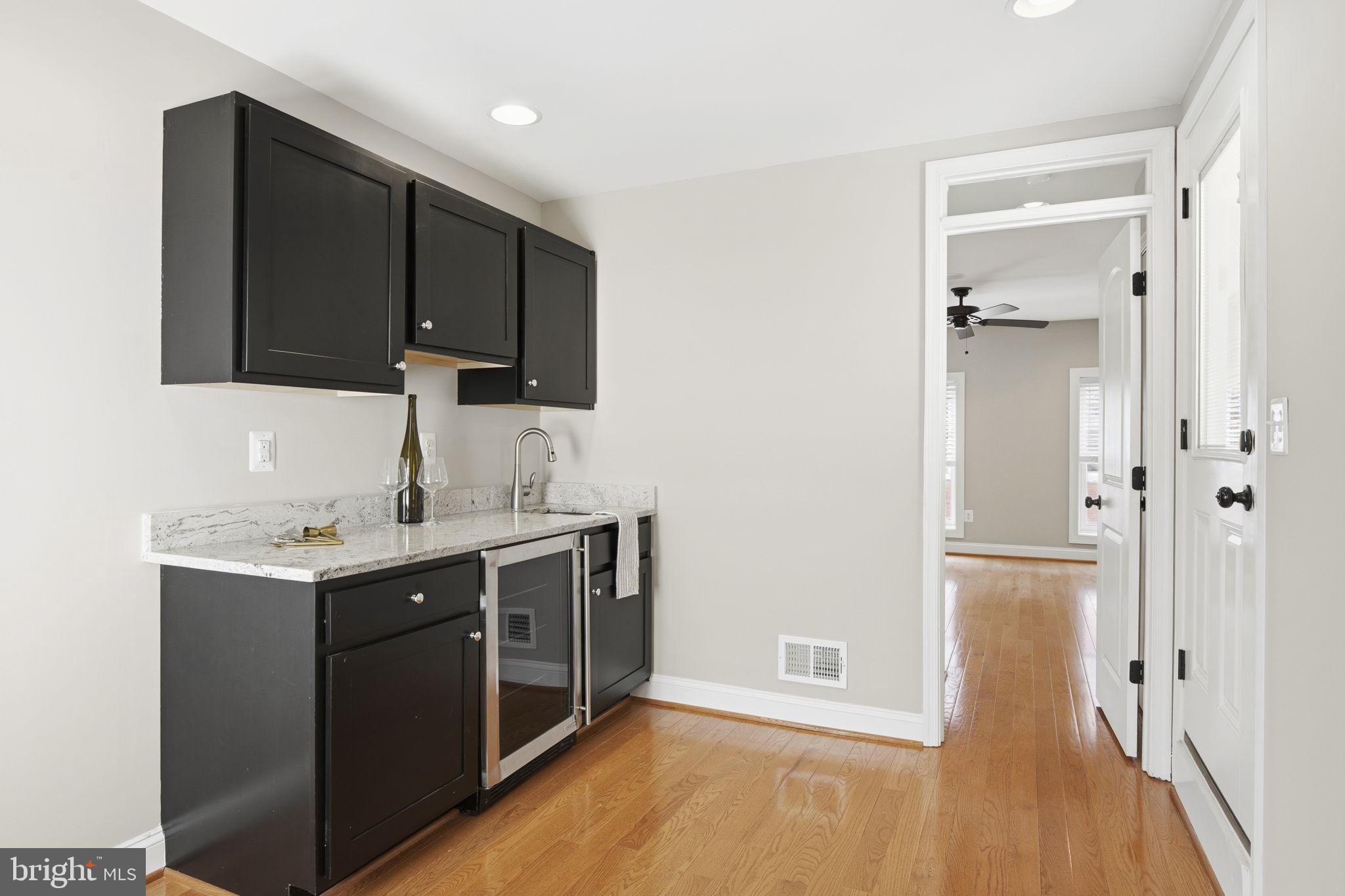1131 William Street Baltimore, MD 21230 - Photo 27 of 40 Wet Bar on Third Floor Leads to Roof Top Deck