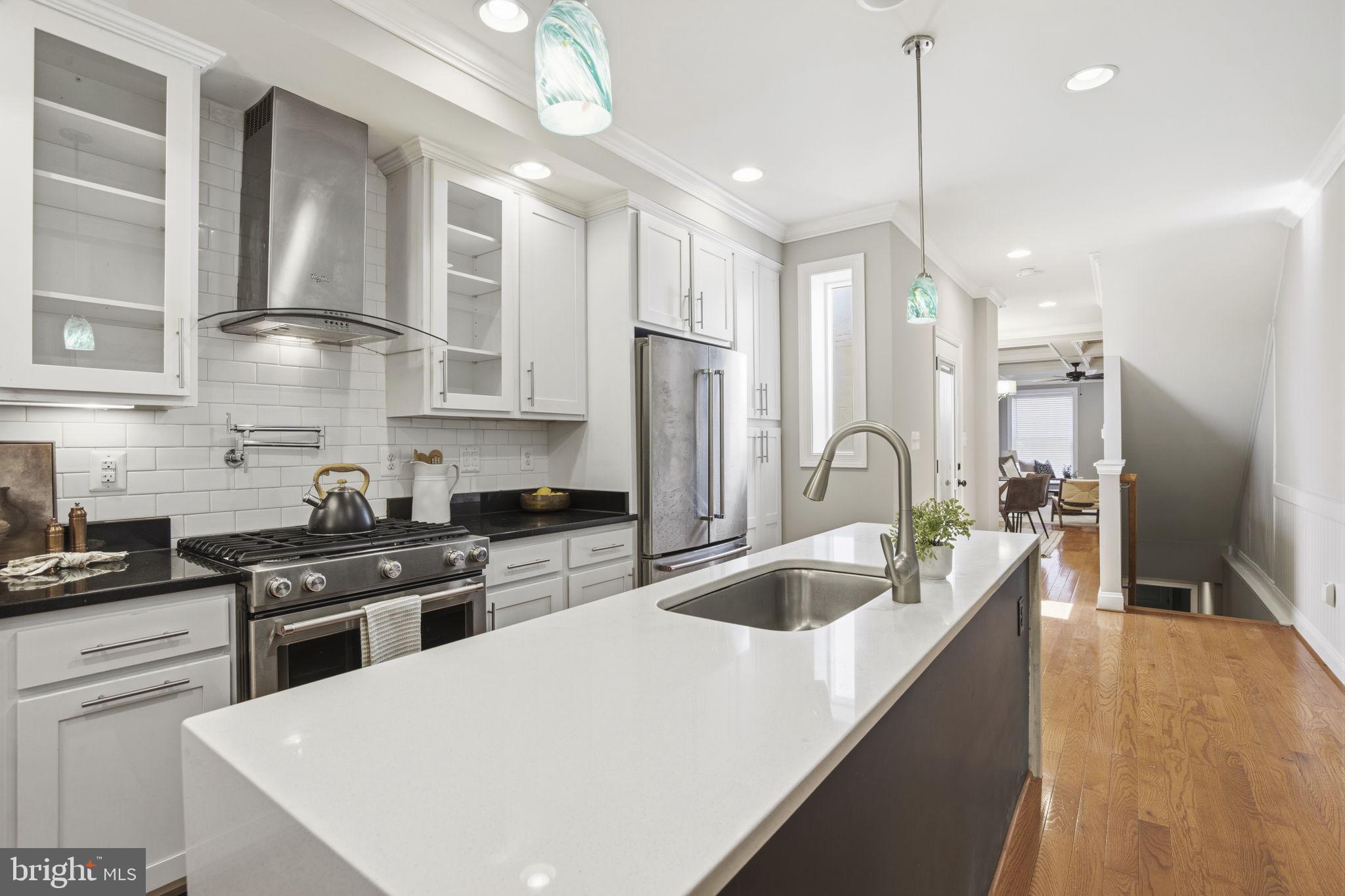 1131 William Street Baltimore, MD 21230 - Photo 9 of 40 Large Island