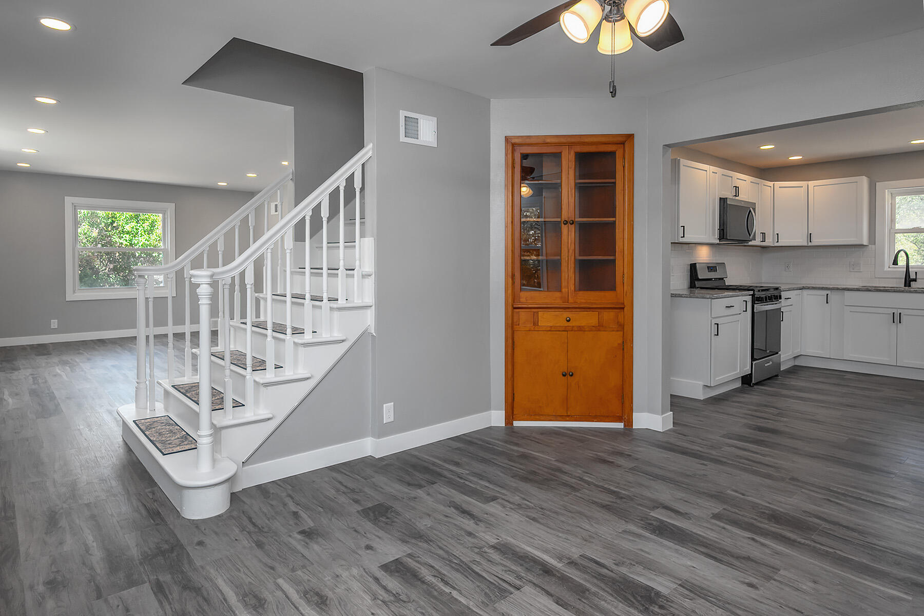 7920 West Puetz Road Franklin, WI 53132 - Photo 11 of 44 Dining room