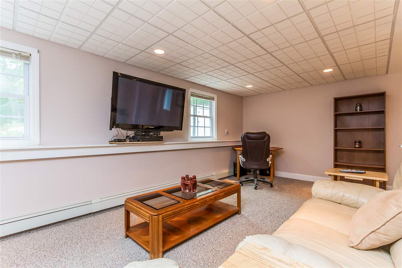 263 High Range Road Londonderry, NH 03053 - Photo 14 of 40