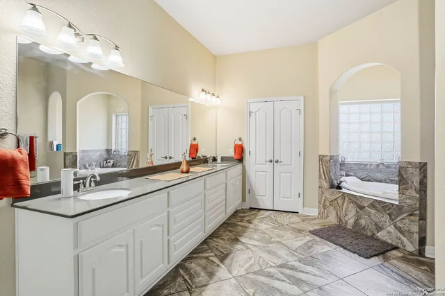 $805,000 | 113 Misty Dawn, Castroville, TX 78009