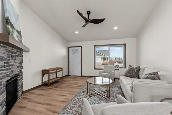 $379,900 | 503 Founders Way, Little Chute, WI 54140
