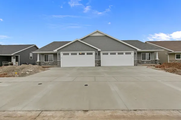 $379,900 | 503 Founders Way, Little Chute, WI 54140