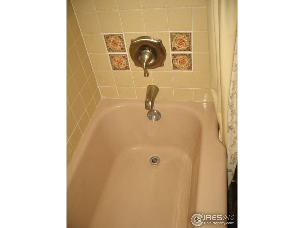 1208 Baker Street Fort Collins, CO 80524 - Photo 10 of 25 a bathroom with a shower