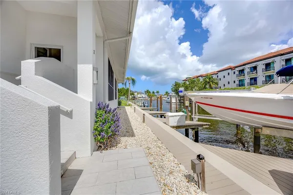 $9,000 | 1395 Curlew Avenue, Unit 43, Naples, FL 34102