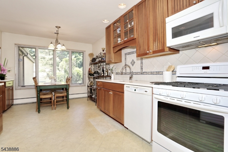 504 Aspen Lane Wyckoff, NJ 07481 - Photo 15 of 40