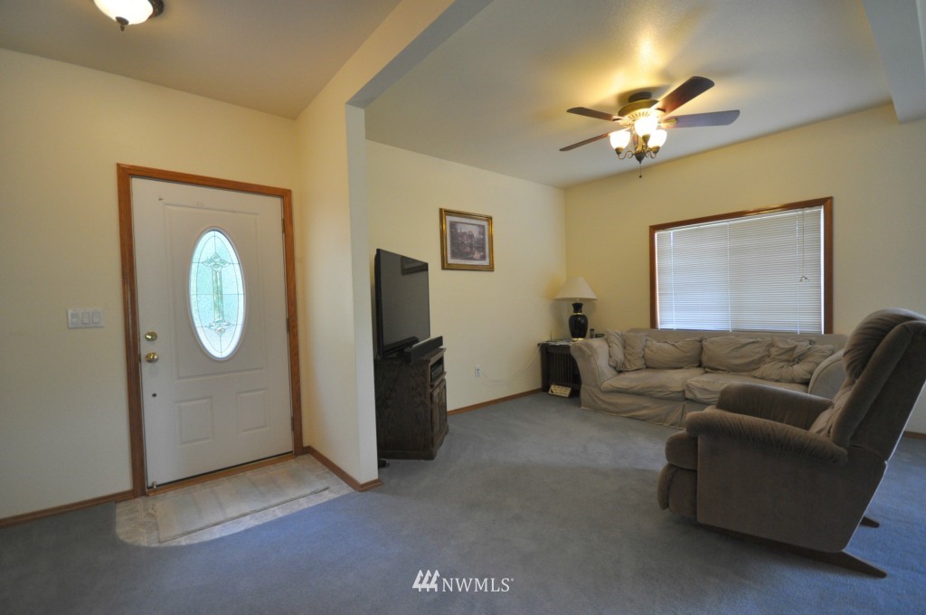 20344 Van Dyke Road Southwest Rochester, WA 98579 - Photo 4 of 24